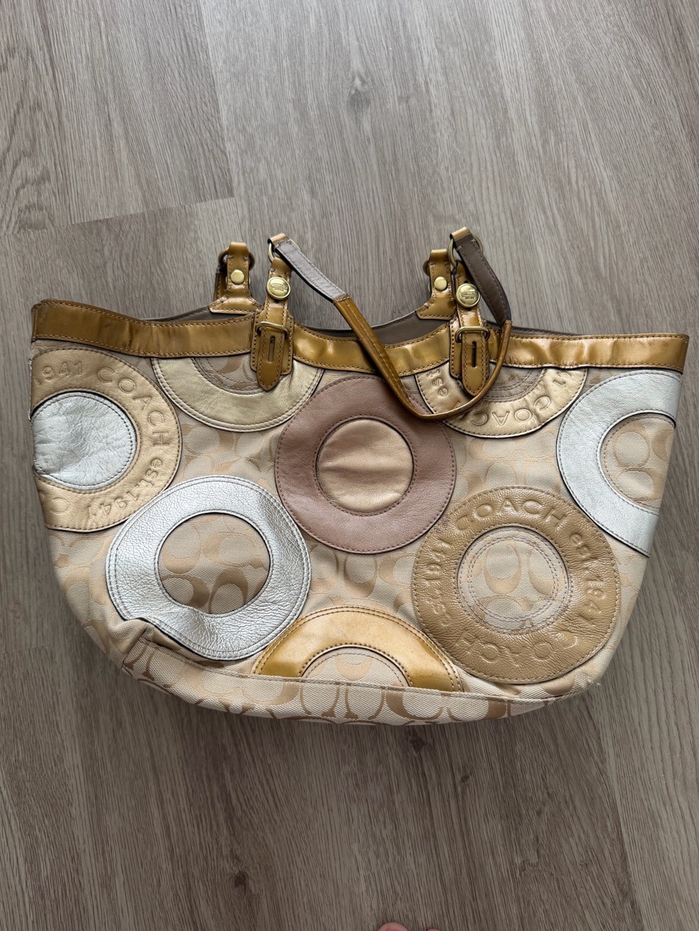 Coach Signature Circle Patch Tote in Neutral Multi